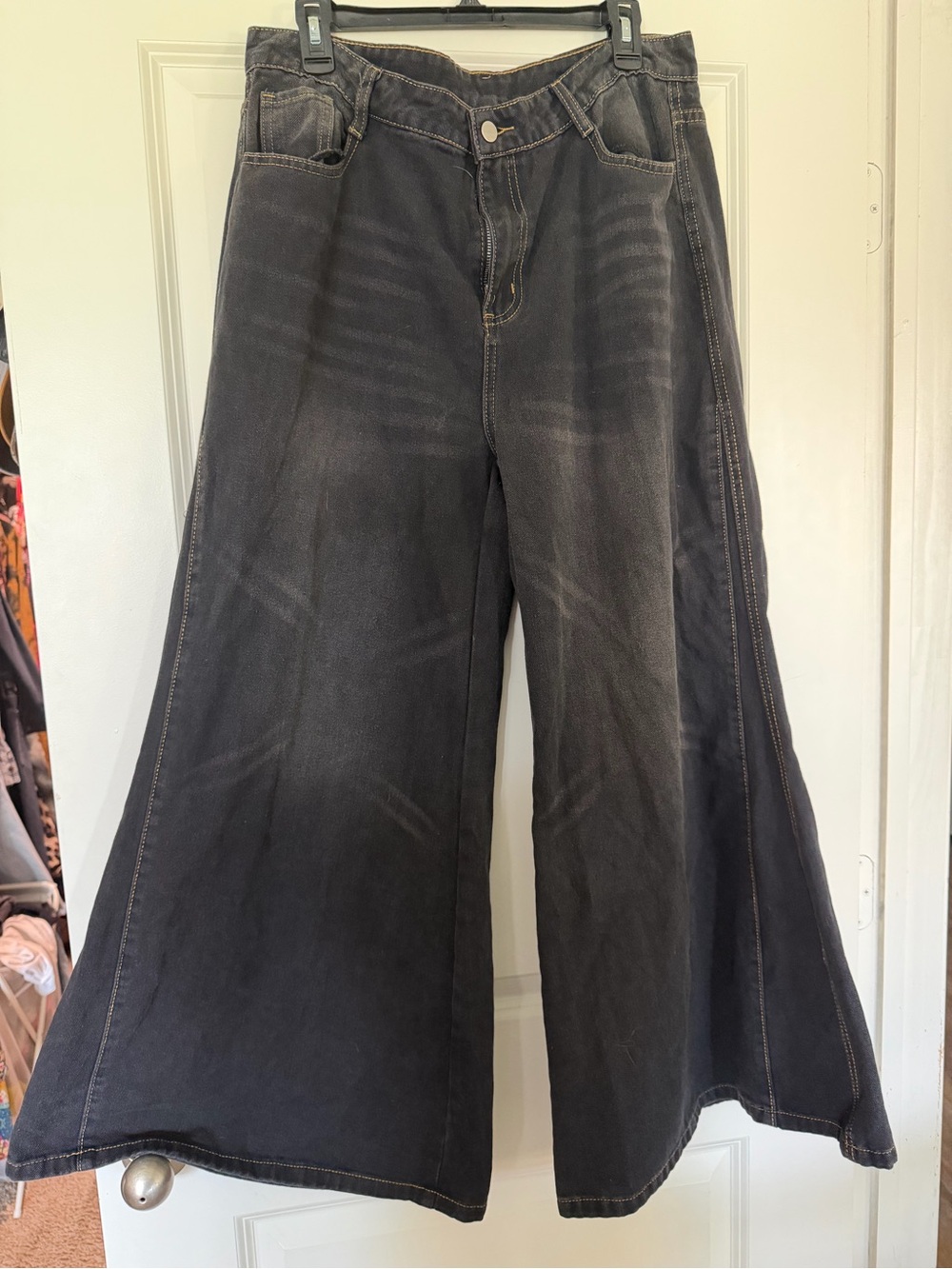 Wide-Leg Black Women’s Jeans
